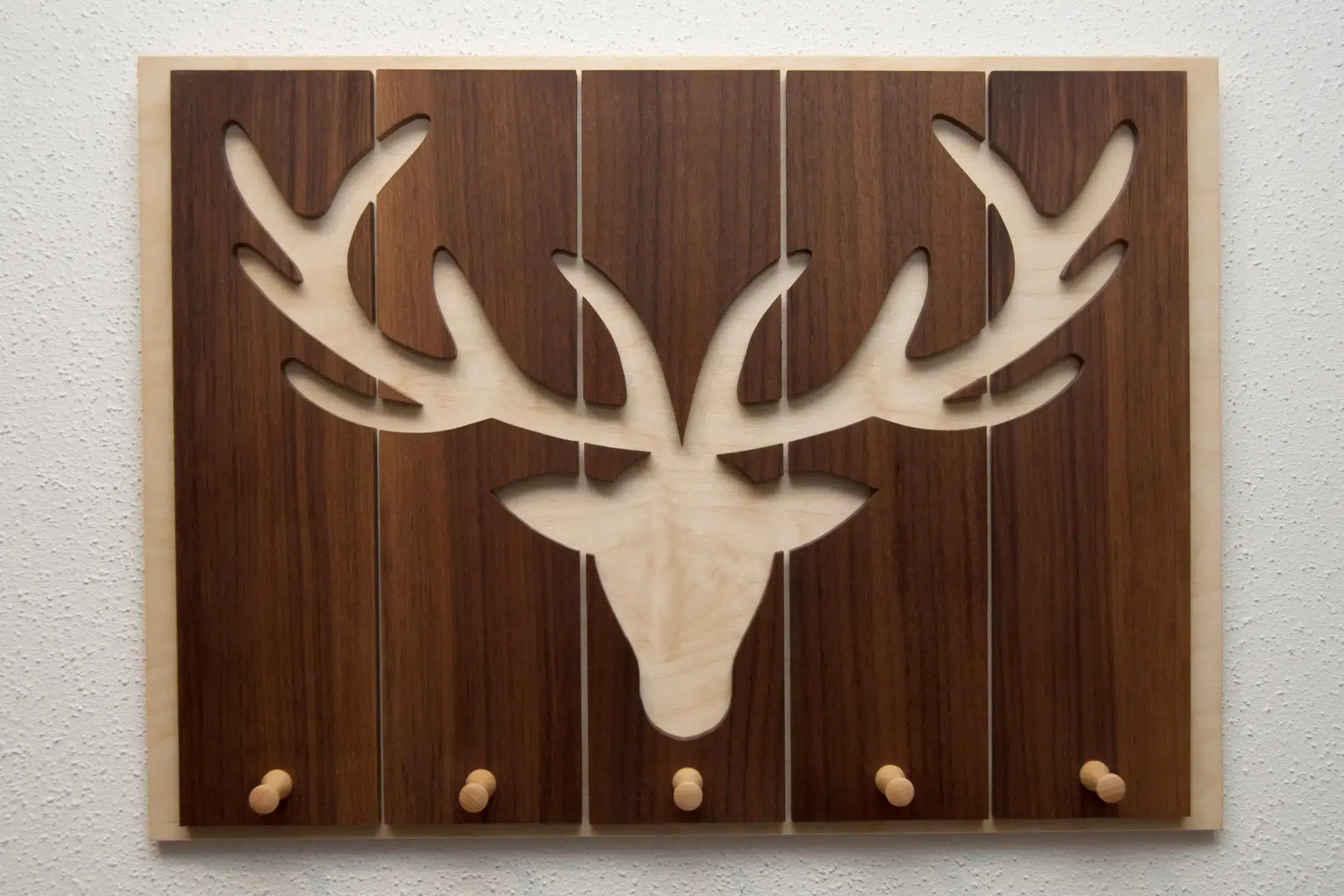 17-titel-02-gemuetliches-chaletgefuehl-hirsch-garderobe-laubsaege-dekupiersaege-vorlage