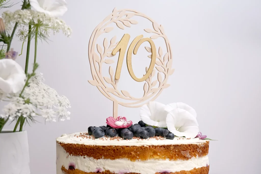40-titel-02-tortentopper-feiern-deko-laubsaege-dekupiersaege-vorlage