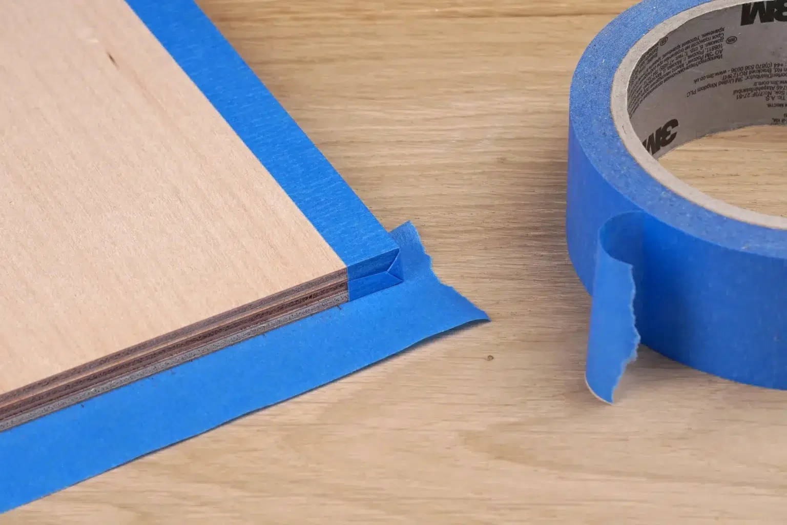 02-halbkugeln-aufhaenger-abovorlage-diy-winter-weihnachten-laubsaege-dekupiersaege-vorlage-material-vorbereiten-stapel-blue-tape