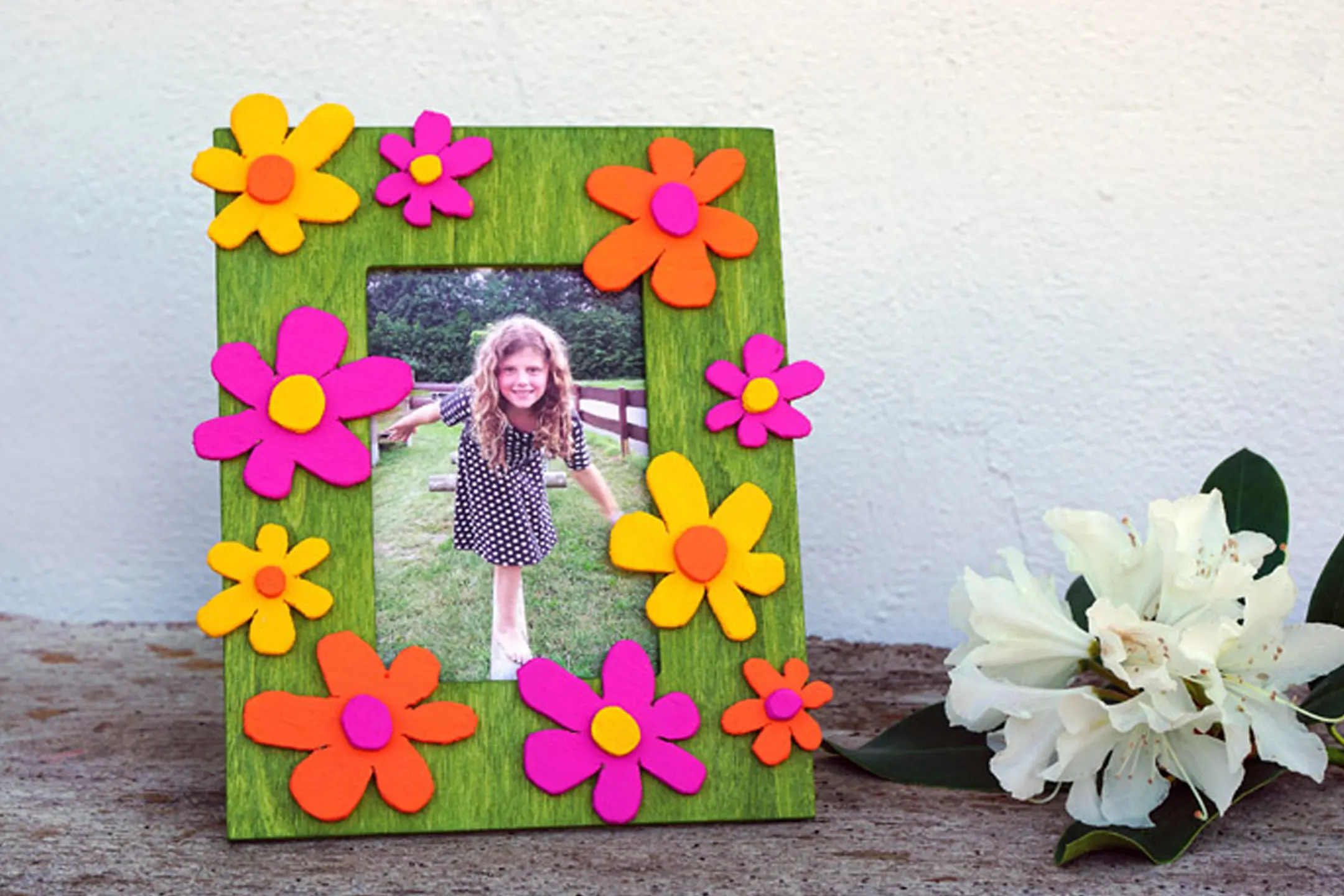 bilderrahmen-mit-blumen-kinderprojekt-titel-01-diy-blog-anleitung-wissen-feinschnitt-kreativ